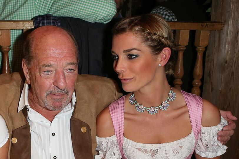 Ralph Siegel mit Freundin Annika Gassner im Käferzelt.