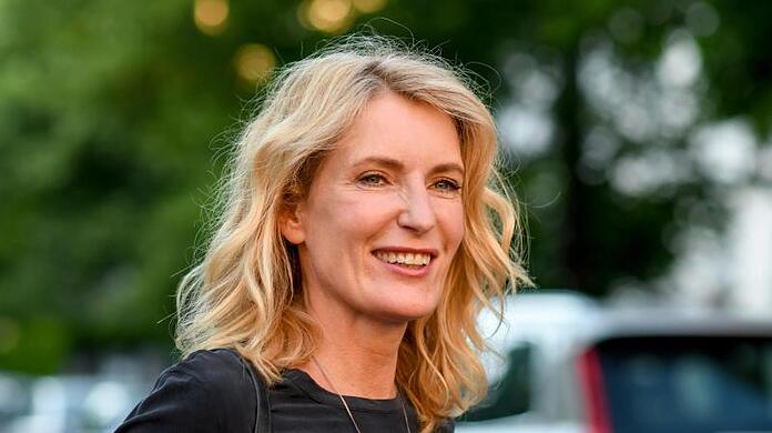 "Wir brauchen uns also nicht dafür zu schämen, wenn wir jetzt per Gesetz die bisherige 100-prozentige Männerquote verändern", sagt Schauspielerin Maria Furtwängler über die Frauenquote.