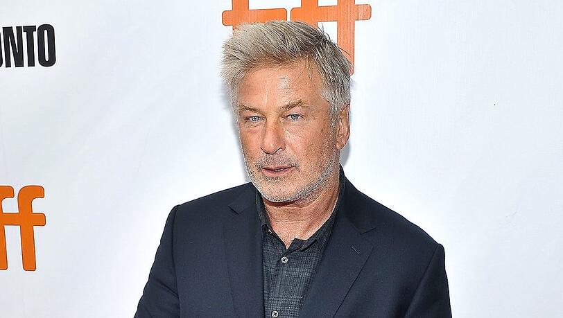 Alec Baldwin (Foto) hatte die Waffe in der Hand, die den tödlichen Schuss auf Halyna Hutchins abfeuerte.