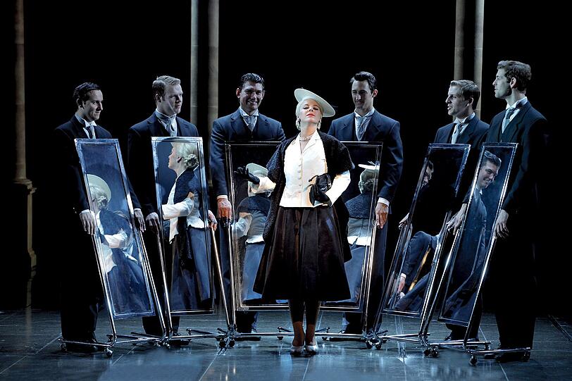 Die vielen verschiedenen Facetten der Eva Perón &ndash; bis 20. März ist &bdquo;Evita&ldquo; noch einmal im Deutschen Theater zu sehen.