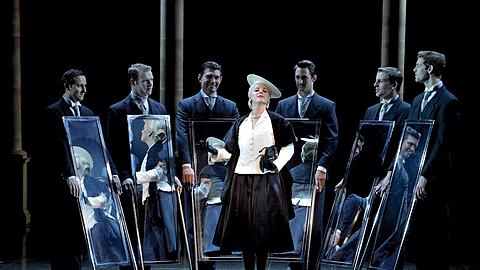 Die vielen verschiedenen Facetten der Eva Perón &ndash; bis 20. März ist &bdquo;Evita&ldquo; noch einmal im Deutschen Theater zu sehen.