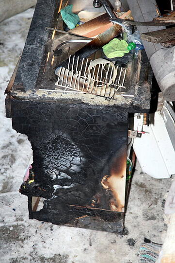 Brand in Gars im Landkreis Mühldorf am Inn: Kater "Samy" erleidet eine Rauchvergiftung. Die Feuerwehr rettet das leblose Tier aus einer brennenden Wohnung. Jetzt kümmert sich der Tierarzt um "Samy". Brand in Gars im Landkreis Mühldorf am Inn: Kater "Samy" erleidet eine Rauchvergiftung. Die Feuerwehr rettet das leblose Tier aus einer brennenden Wohnung. Jetzt kümmert sich der Tierarzt um "Samy".