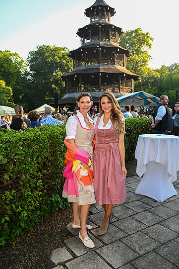 Sarah Kronsbein, Tochter des verstorbenen Galeristen Dirk Kronsbein, und Influencerin Julia Haupt.