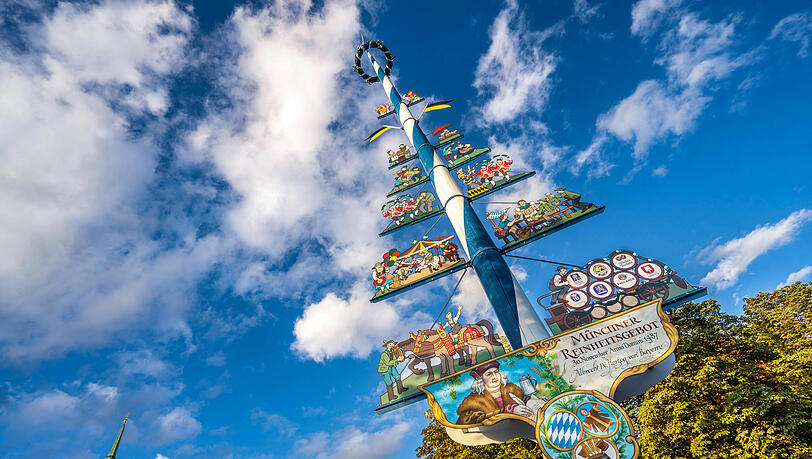 Am 1. Mai werden in M&uuml;nchen wieder viele Maib&auml;ume gestellt.