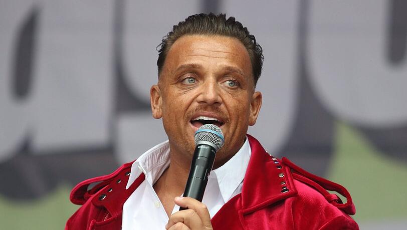 Menowin Fröhlich freut sich über die Geburt seines neunten Kindes. Menowin Fröhlich freut sich über die Geburt seines neunten Kindes.