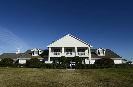 DAS ANWESEN: Die "Southfork Ranch" in Texas, der Familienwohnsitz der Ewings.
