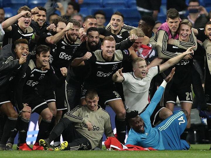 Die Ajax-Profis schmissen überraschend deutlich Real raus.