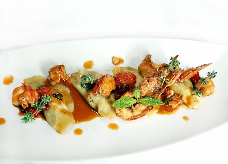 3. Gang: Tortelli mit Ricotta Pugliese, Artischocken und Krustentiere-Minze-Ragout