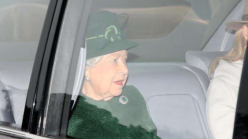 Queen Elizabeth II. am Sonntag auf dem Weg zur Kirche