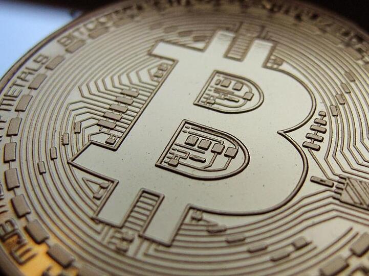 Eine Bitcoinmünze. Der Bitcoin ist die älteste und bekannteste Digitalwährung.