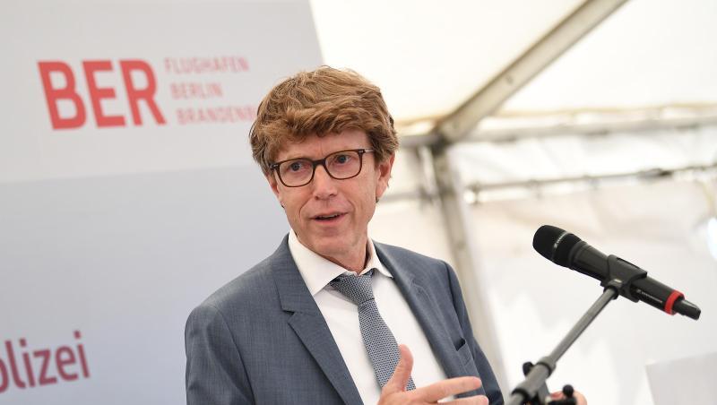 "Wir werden in den nächsten Jahren etwa 400 Arbeitsplätze abbauen", kündigte Geschäftsführer Engelbert Lütke Daldrup an. "Wir werden in den nächsten Jahren etwa 400 Arbeitsplätze abbauen", kündigte Geschäftsführer Engelbert Lütke Daldrup an.