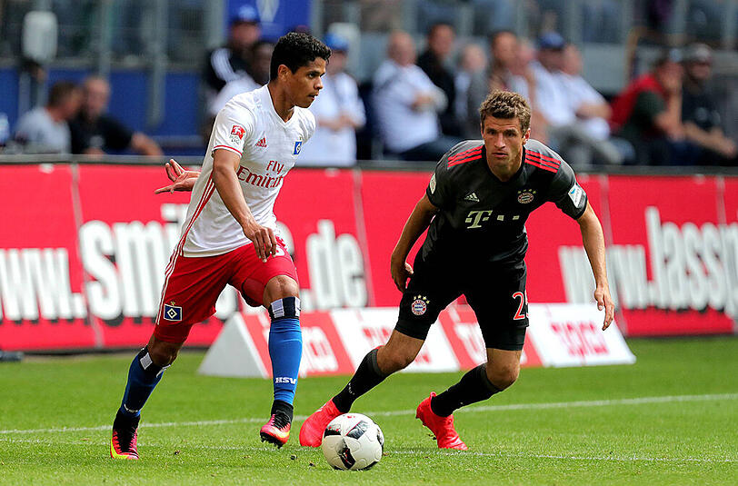 Thomas Müller: Note 5. Half auch mal hinten mit einem Kopfball aus, weil er nach vorne keinen rechten Zugriff fand in Halbzeit eins. Seine beste Chance wischte Adlder aus dem langen Eck (79.). Ein reines Arbeitsspiel für ihn, ohne Lustgewinn.