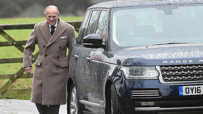 Prinz Philip (95) nahm trotz strömendem Regen am Neujahrsgottesdienst teil.