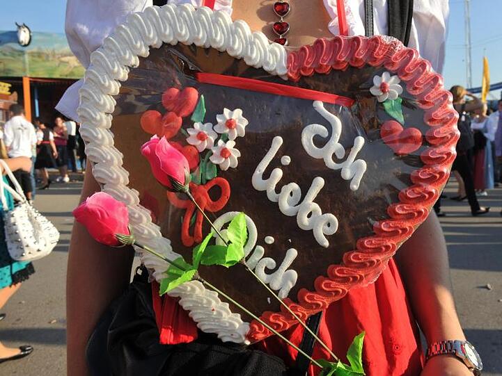Ein Herz mit der Aufschrift "Ich liebe Dich". Foto: Felix Hörhager/Archivbild