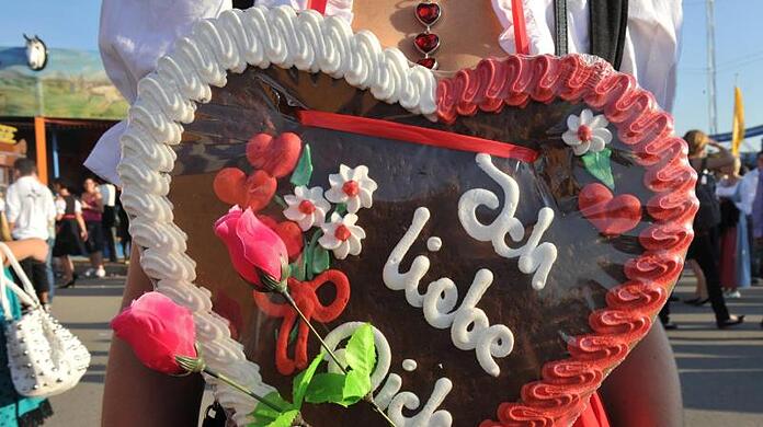 Ein Herz mit der Aufschrift "Ich liebe Dich". Foto: Felix Hörhager/Archivbild