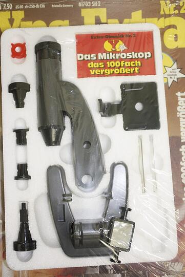 Für Hobby-Laboranten: Das Mikroskop, das 100-fach vergrößert! Durfte in keinem Kinderzimmer fehlen.
