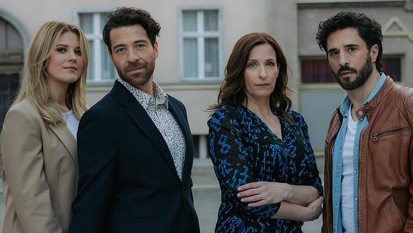 Stars aus "GZSZ": V.l.: Alicia (Josefin Bressel), Carlos (Patrick Fernandez), Katrin (Ulrike Frank), Tobias (Jan Kittmann).
