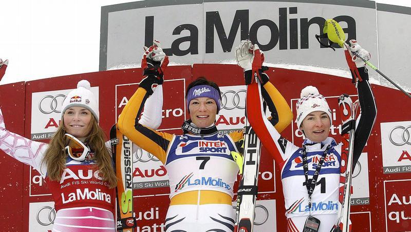 Ganz oben: Maria Riesch bei der Siegerehrung nehen Lindsay Vonn (links) und Kathrin Zettel, die Dritte wurde. Ganz oben: Maria Riesch bei der Siegerehrung nehen Lindsay Vonn (links) und Kathrin Zettel, die Dritte wurde.