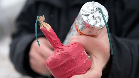 An der bayerisch-tschechischen Grenze hat die Bundespolizei mehrere Einreisende mit illegalen B&ouml;llern aufgegriffen. (Archivbild)