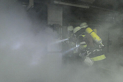 Die Feuerwehrkräfte bei den Löscharbeiten