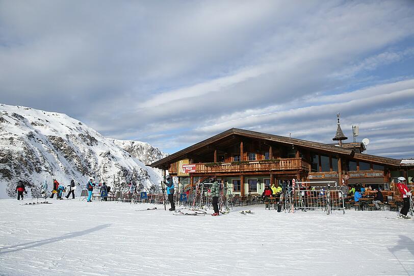 Zum Saison-Start schenkte die AZ 100 Lesern einen exklusiven Pistentag im Zillertal. Die Bilder von der Skigaudi in Hochfügen.
