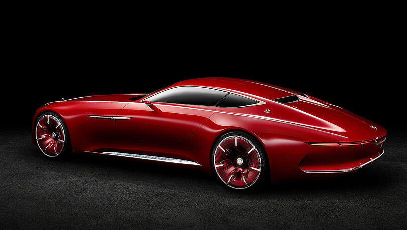 Die vier Elektromotoren des Vision Mercedes-Maybach 6 bringen es zusammen auf 750 PS. Der 0-bis-100-Sprint ist in weniger als vier Sekunden absolviert, die Spitze ist auf 250 km/h begrenzt. Die vier Elektromotoren des Vision Mercedes-Maybach 6 bringen es zusammen auf 750 PS. Der 0-bis-100-Sprint ist in weniger als vier Sekunden absolviert, die Spitze ist auf 250 km/h begrenzt.