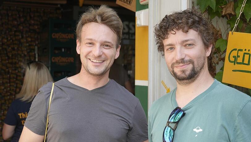 Tobias Hassel (34, l.) aus Thalkirchen und Matthias Hilscher (36, r.) aus Sendling sind nicht vollends überzeugt. Tobias Hassel (34, l.) aus Thalkirchen und Matthias Hilscher (36, r.) aus Sendling sind nicht vollends überzeugt.