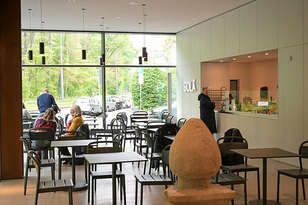 Im Eingangsbereich des Museums wird es in Zukunft etwas anders aussehen. Aber gemütlich sitzen und Kaffee trinken kann man schon. Im Eingangsbereich des Museums wird es in Zukunft etwas anders aussehen. Aber gemütlich sitzen und Kaffee trinken kann man schon.