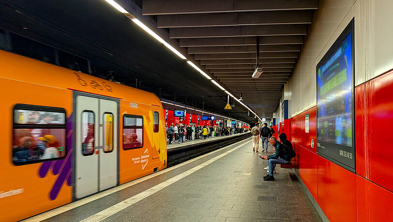 Ein Betrunkener ist am Donnerstag am Hauptbahnhof in den S-Bahn-Tunnel gelaufen und hat damit eine Sperrung der Stammstrecke verursacht.