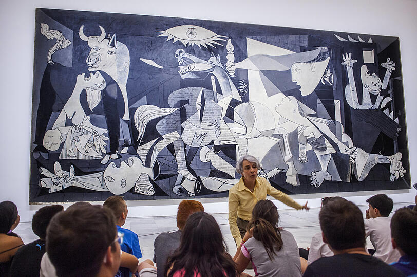 Picassos Bild &bdquo;Guernica&ldquo; entstand 1937 im Auftrag der Republik und erinnert an die Bombardierung der baskischen Kleinstadt durch die deutsche Legion Condor heute h&auml;ngt das Bild im Museum Reina Sof&iacute;a in Mdrid.