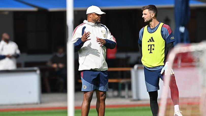 Der Kader von Trainer Kompany (l) wird gr&ouml;&szlig;er.