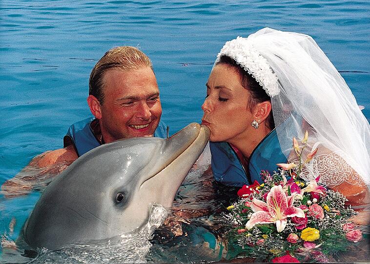 Vielleicht sollte Loddar mal neue Wege gehen. Möglicherweise findet er ja bei einer Unterwasser-Hochzeit sein Ehe-Glück.