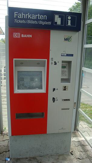 Vandalismus: Eine Gruppe von 20 bis 25 Jugendlichen hat zwischen Dachau und Altomünster einen Schaden von 35 000 Euro angerichtet.