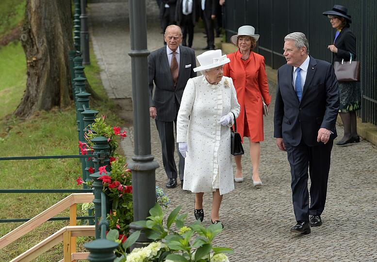 Die Queen begeistert bei ihrem Staatsbesuch in Berlin am Mittwoch die Massen. Die Bilder des Tages.