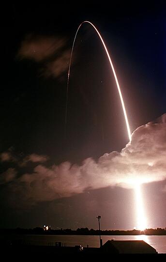 15. Oktober 1997: Eine Titan-Rakete startet in Cape Canaveral - sie bringt die fünfeinhalb Tonnen schwere US-Sonde "Cassini" ins All.