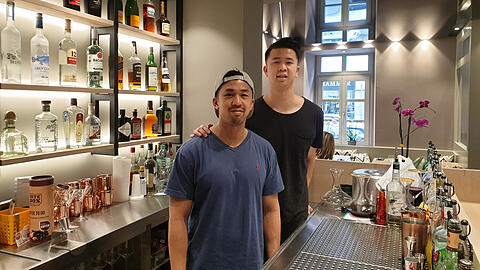 Thi (li) und Vu Nguyen in ihrem Tivu.