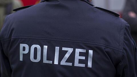 Polizist in Uniform. Foto: Jens Büttner/zb/dpa/Archivbild