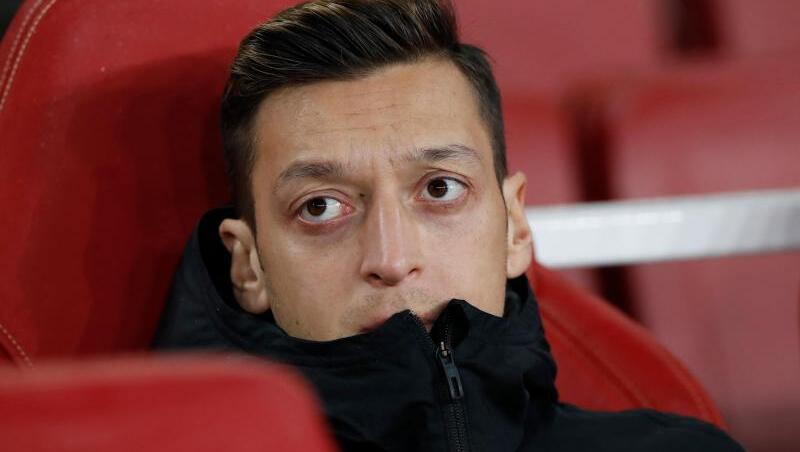 Mesut Özil hatte sich in den sozialen Netzwerken zur Unterdrückung der muslimischen Minderheit der Uiguren in China geäußert. Mesut Özil hatte sich in den sozialen Netzwerken zur Unterdrückung der muslimischen Minderheit der Uiguren in China geäußert.