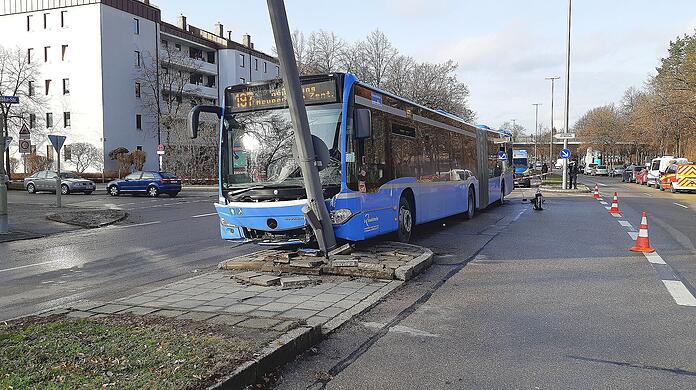 Im Bereich Böglstraße-Schumacherring verlor ein Busfahrer am Freitag das Bewusstsein.