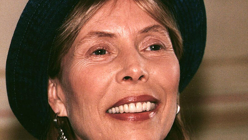 Joni Mitchell war Ende März in ein Krankenhaus in Los Angeles gebracht und auf der Intensivstation behandelt worden. Joni Mitchell war Ende März in ein Krankenhaus in Los Angeles gebracht und auf der Intensivstation behandelt worden.