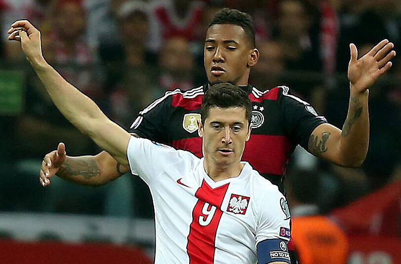 Das Duell der EM-Quali zwischen Deutschland und Polen: Lewandowski (l.) gegen Boateng.