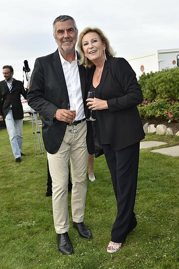 Norbert Medus und Sabine Christiansen beim Krebsessen des Ehepaars Baumann in Morsum auf Sylt