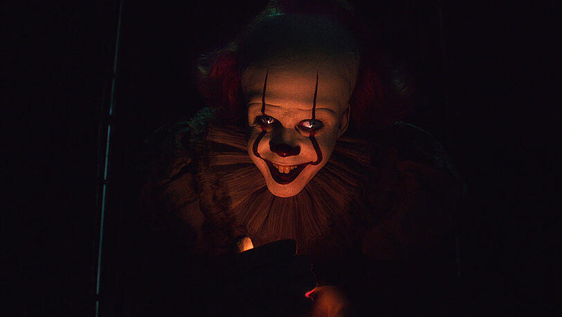 Ist bestens gelaunt aus seinem 27 Jahre währenden Schlaf erwacht: Pennywise (Bill Skarsgaard) Ist bestens gelaunt aus seinem 27 Jahre währenden Schlaf erwacht: Pennywise (Bill Skarsgaard)