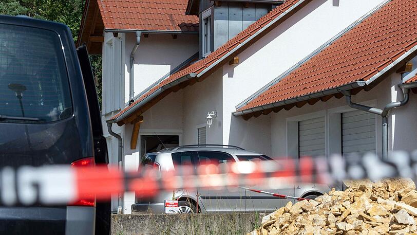 In diesem Einfamilienhaus waren die beiden Leichen entdeckt worden.