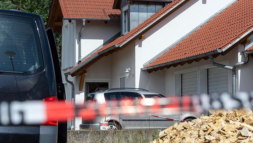 In diesem Einfamilienhaus waren die beiden Leichen entdeckt worden. In diesem Einfamilienhaus waren die beiden Leichen entdeckt worden.