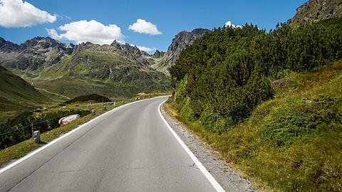 Die Silvretta-Hochalpenstra&szlig;e wird wegen Bauarbeiten bis Sommer 2030 gesperrt. (Archivbild)