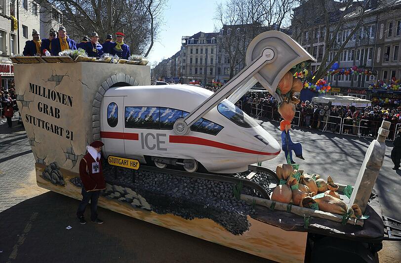 In Stuttgart ist an Fasching längst nicht so viel los wie hier in Köln, aber für Spott sorgten die Schwaben dort mit ihrem Projekt "Stuttgart 21".