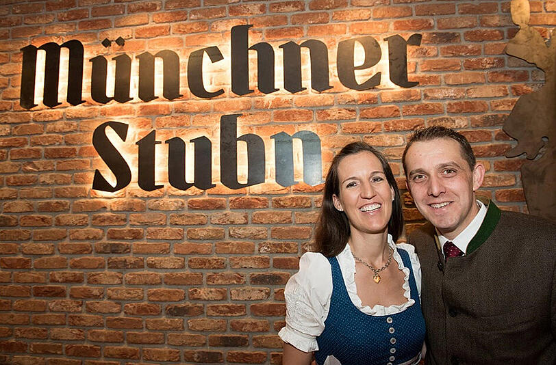 Gastronomen in der vierten Generation: Die Wirtsleute Alexander Egger und seine Frau Kathrin Wickenhäuser-Egger freuen sich auf die Neueröffnung der Münchner Stubn.