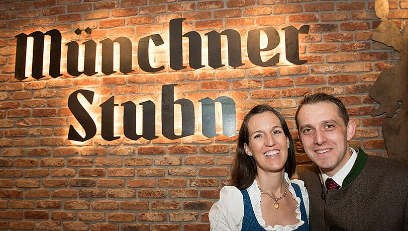 Gastronomen in der vierten Generation: Die Wirtsleute Alexander Egger und seine Frau Kathrin Wickenhäuser-Egger freuen sich auf die Neueröffnung der Münchner Stubn. Gastronomen in der vierten Generation: Die Wirtsleute Alexander Egger und seine Frau Kathrin Wickenhäuser-Egger freuen sich auf die Neueröffnung der Münchner Stubn.