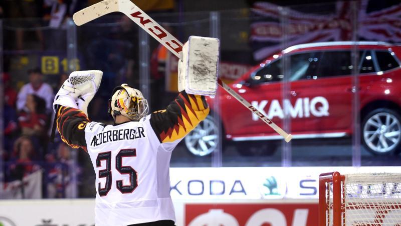 Deutschlands Torhüter Mathias Niederberger freut sich über den Auftaktsieg bei der WM. Deutschlands Torhüter Mathias Niederberger freut sich über den Auftaktsieg bei der WM.